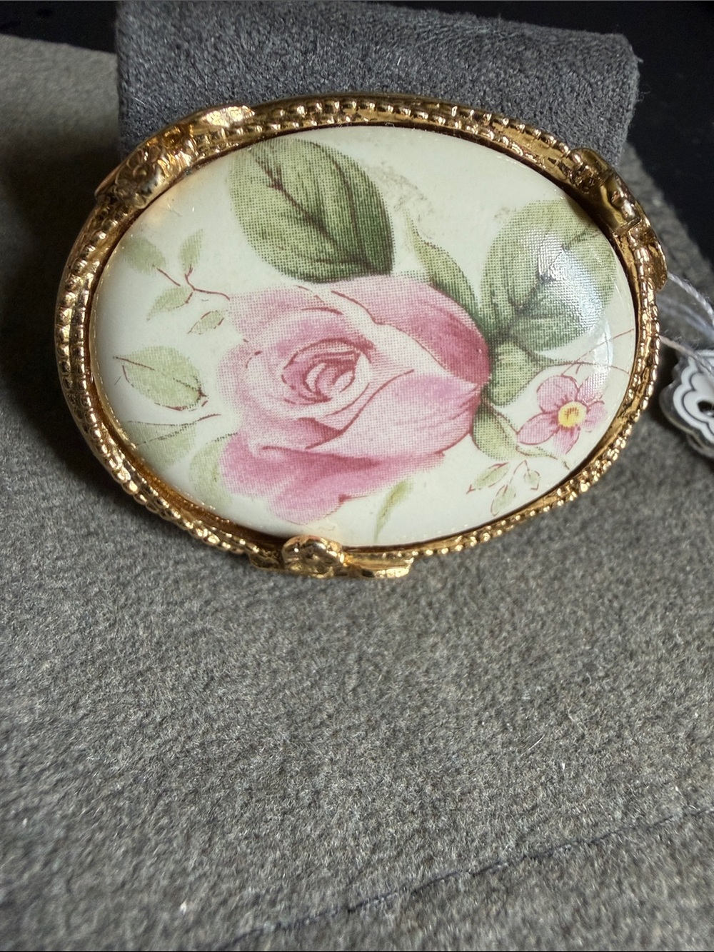 Vintage 1928 Brand Pink Roses Oval Gold Tone Brooch